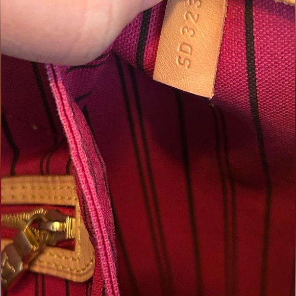 Authentic Louis Vuitton GM Neverfull monogram Pivoine & wristlet - Picture 7 of 14